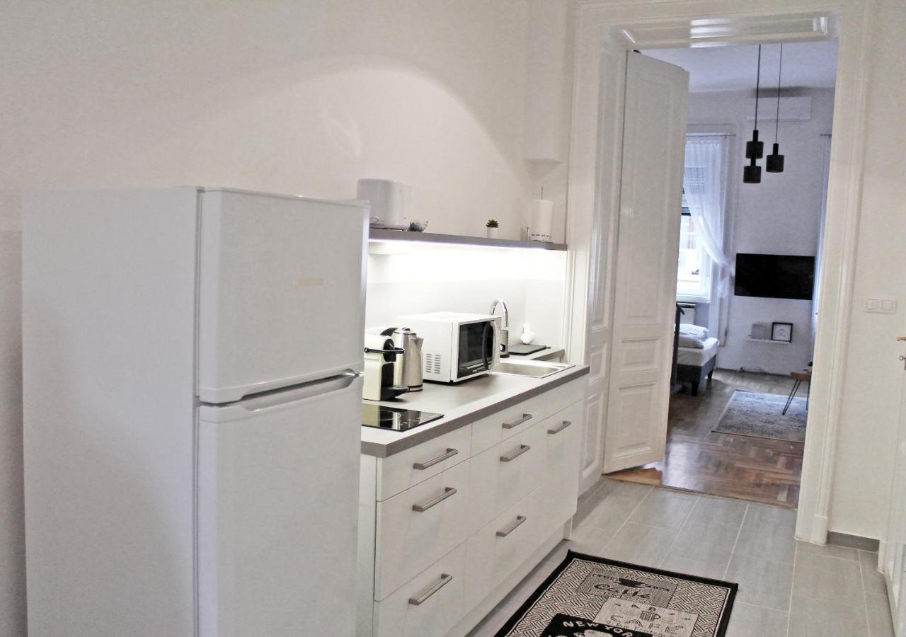 Luxury New Apartment With Gallery At Dob Street Nearby Gozsdu Court Budapeste Exterior foto