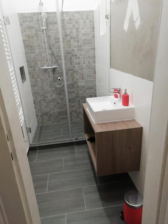 Luxury New Apartment With Gallery At Dob Street Nearby Gozsdu Court Budapeste Exterior foto