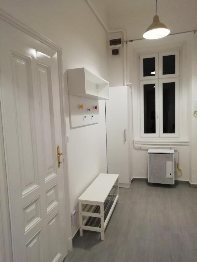 Luxury New Apartment With Gallery At Dob Street Nearby Gozsdu Court Budapeste Exterior foto